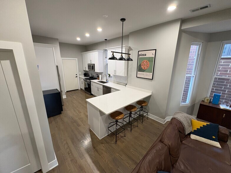 Building Photo - 1933 W Ohio St