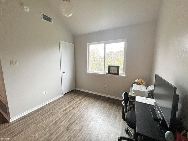 Building Photo - 2 br, 2 bath House - 2501 Windmill Dr