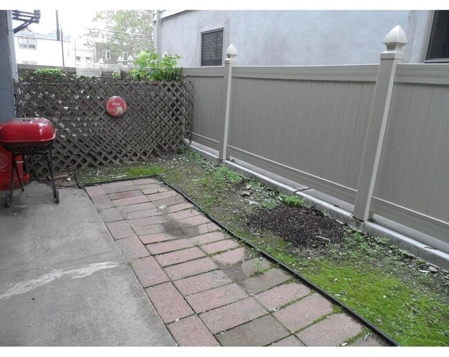 Building Photo - 304 40th St