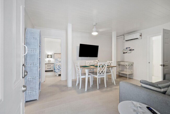 Building Photo - 670 Hernando St