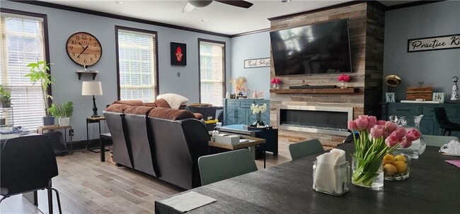 Building Photo - 5583 Julian Pl