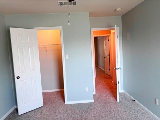 Building Photo - 4116 Meadow Bluff Way