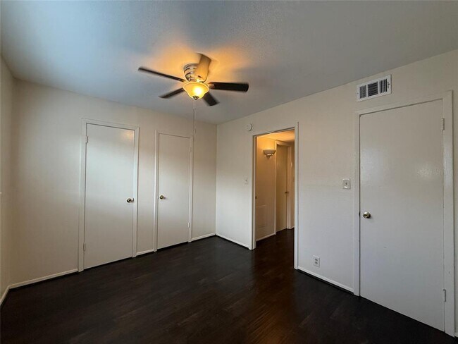 Building Photo - 1530 Heights Blvd