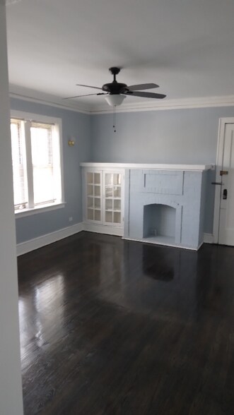 Building Photo - 106 E 72nd St
