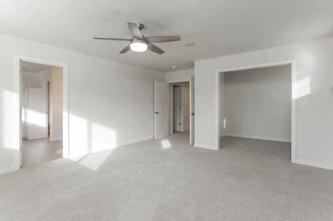 Building Photo - Spacious 5-Bedroom Home for Rent in Martha Lake – Lynnwood