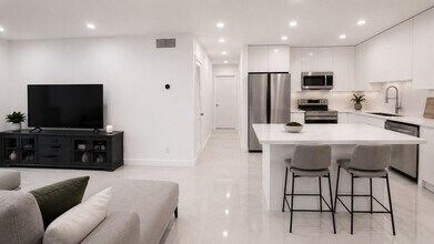 Building Photo - 6249 Bay Club Dr