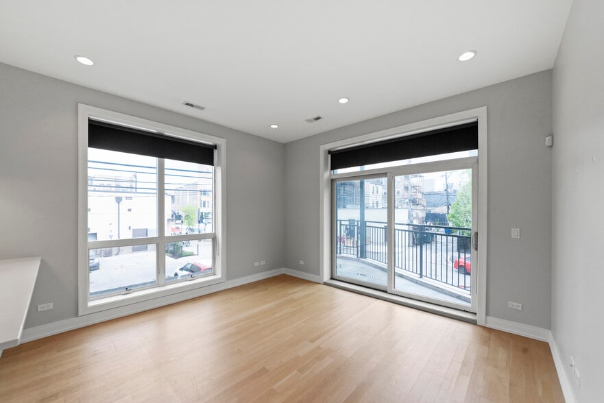 Building Photo - 1051 W Cornelia Ave