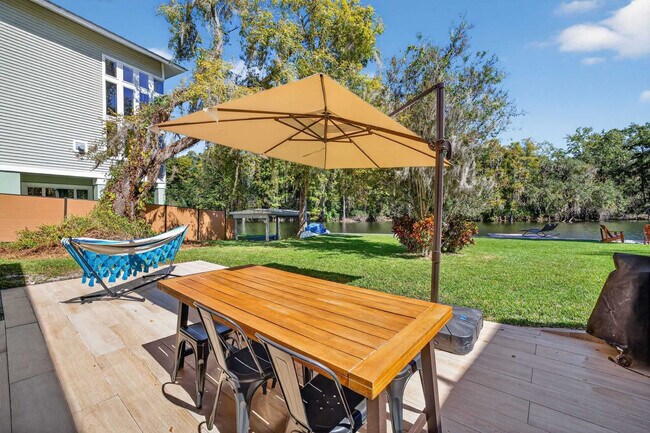 Building Photo - 511 S Riverhills Dr