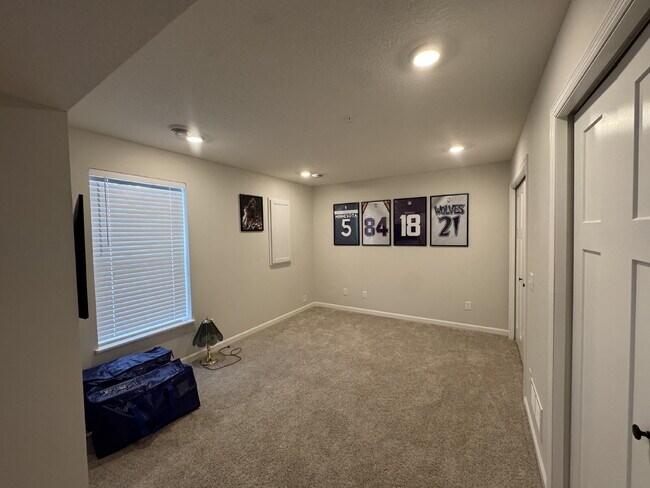 Building Photo - "Spacious 3-Bedroom Townhouse Oasis in West St Paul – 2.5 Baths & 2,268 Sq Ft of Comfort!"