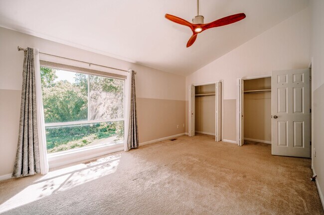 Building Photo - Spacious 5-Bedroom End-Unit Townhome in Reston with 3 Finished Levels, Renovated Kitchen & Fenced...