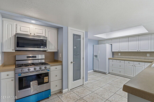 Building Photo - 6141 Sierra Valle Ln