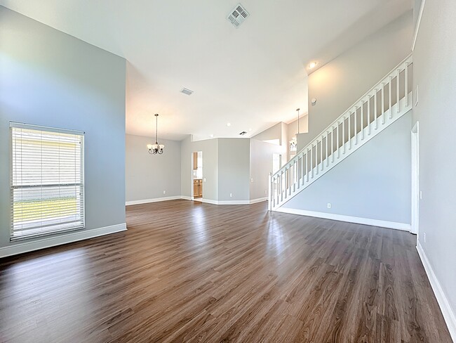 Building Photo - 3235 Falcon Point Dr