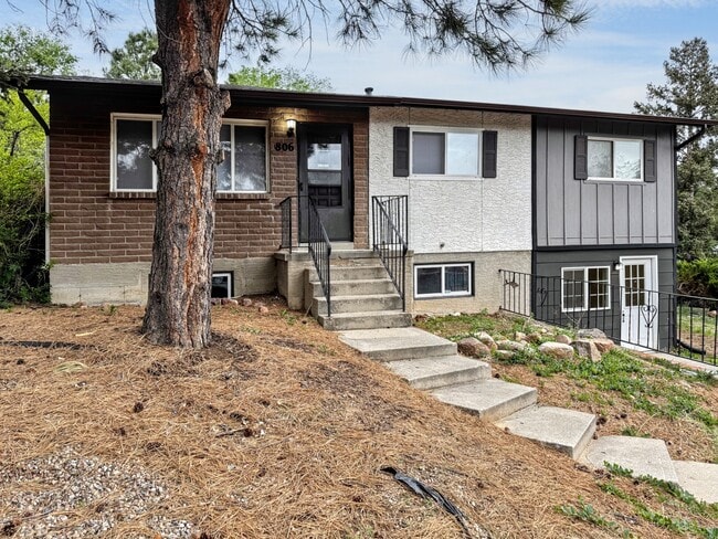 Primary Photo - 806 Paradise Ln
