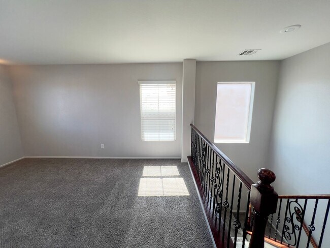Building Photo - 4 bedroom, 3 bathroom home located in Southwest, NV!