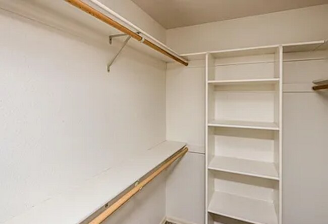 Building Photo - South Side 3 Bedroom Home-Rent Now REDUCED