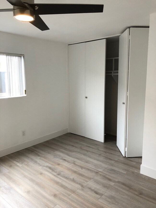 Building Photo - RENOVATED 1 BDRM-HARDWOOD FL,STAINLESS STE...
