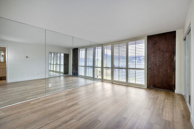 Building Photo - 1250 Cave St