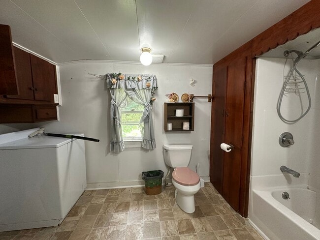 Building Photo - 3 bedroom/1 bath house  Fall Branch, TN