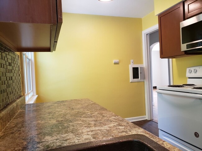 Building Photo - 3-Bedroom, 1-Bathroom - Woodland Home