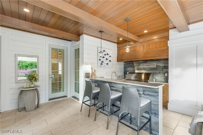 Building Photo - 154 4th Ave N