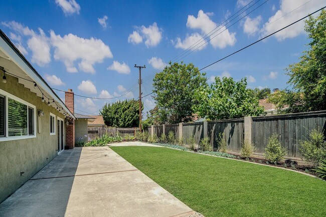 Building Photo - 2850 Tabago Pl