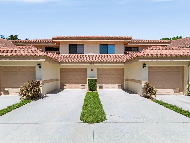 Building Photo - ** COACH HOMES @ BERKSHIRE LAKES ** 2 BED / 2 BATH - 1ST FLOOR CONDO - GARAGE - ANNUAL RENTAL