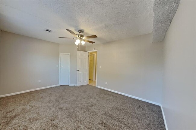 Building Photo - 1210 Hannah Ct SE