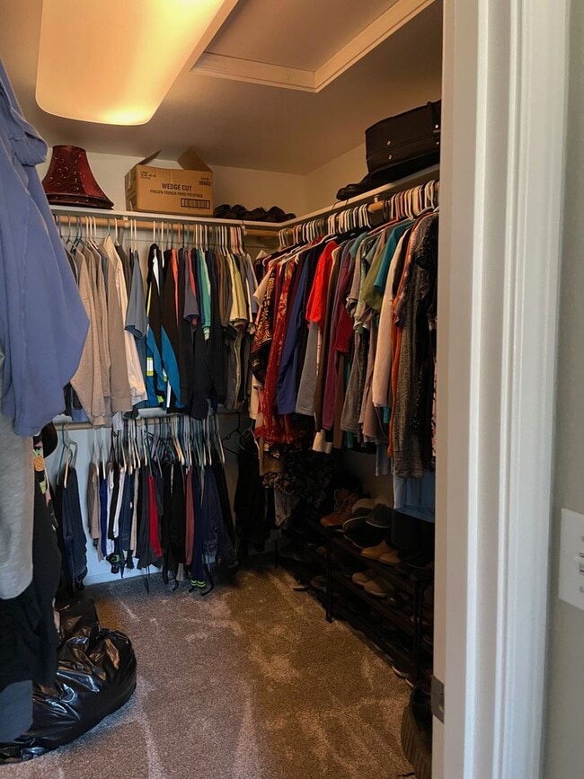 Building Photo - Pet Friendly Home in Desirable Neighborhood!