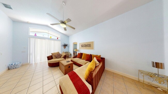 Building Photo - 4 BR 3 BA          POOL HOME    Highlands ...