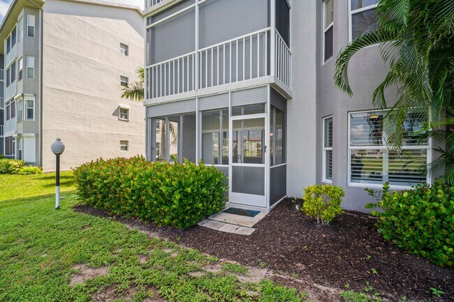Building Photo - Stunning 2 beds 2 baths condo with lake vi...