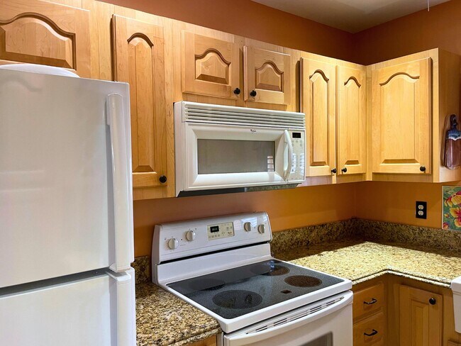 Building Photo - 3301 Loren Rd