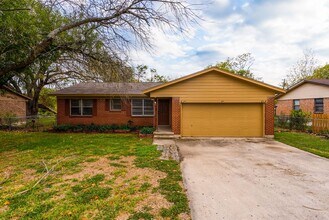 Building Photo - Amazing!