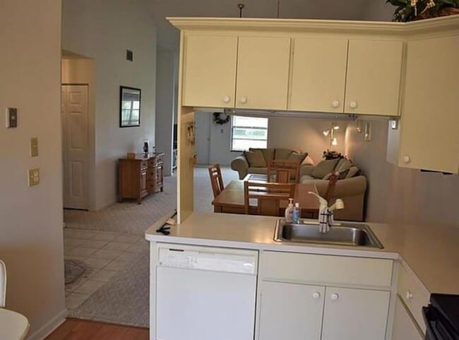 Building Photo - 7716 SE Sugar Sand Cir