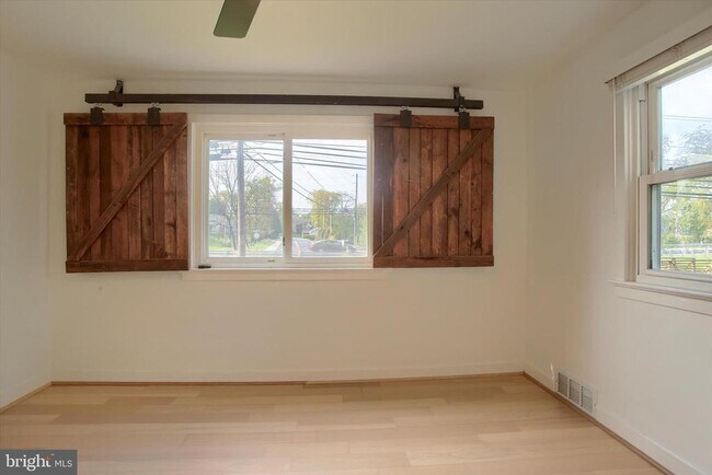 Building Photo - 2400 Linglestown Rd