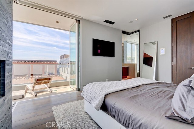 Building Photo - 3208 Ocean Dr