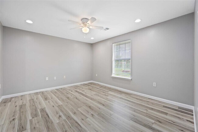 Building Photo - 1728 Connorvale Rd