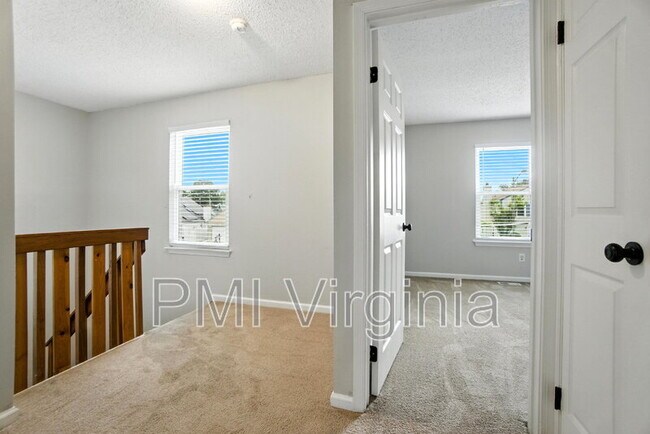 Building Photo - 5489 Glenville Cir