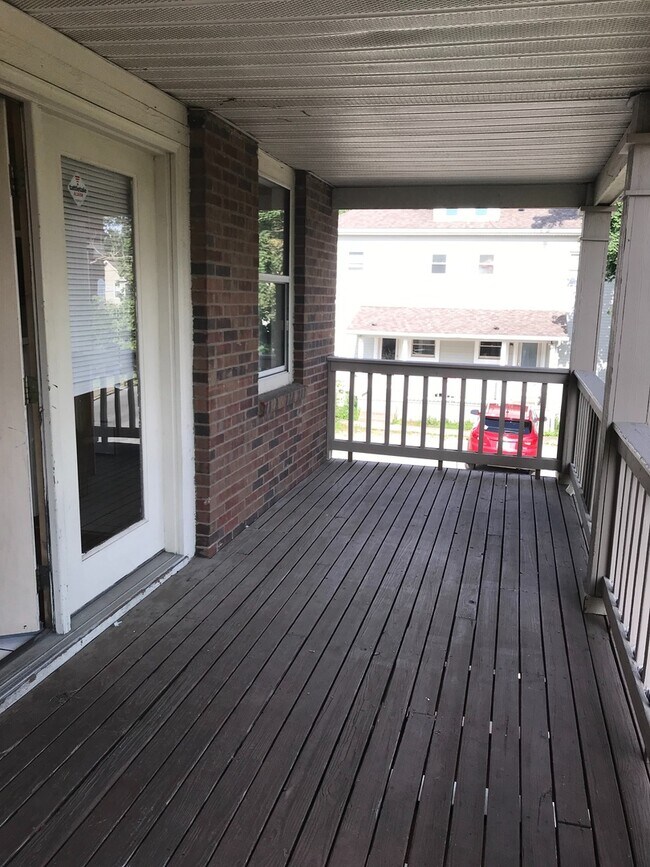 Primary Photo - OSU North Campus 5 bedroom 2 bath apartment