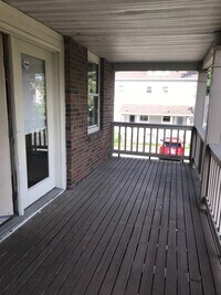 Building Photo - OSU North Campus 5 bedroom 2 bath apartment