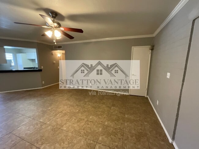 Building Photo - 810 E Colter St