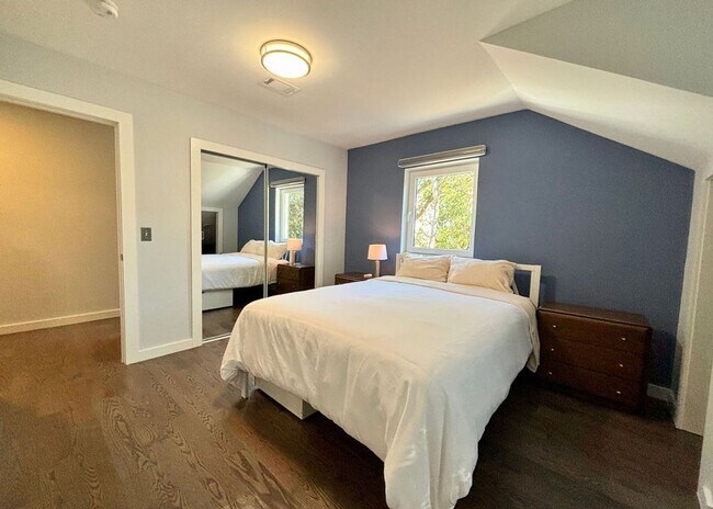 Building Photo - Available 7/10. Gorgeous Custom-Built 3 BR/3.5 BA Home on HUGE Corner Lot in Old Mt Pleasant!