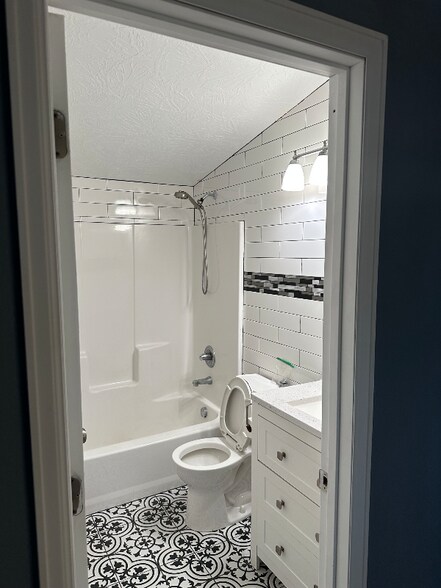 Building Photo - 401 16th Ave Ct