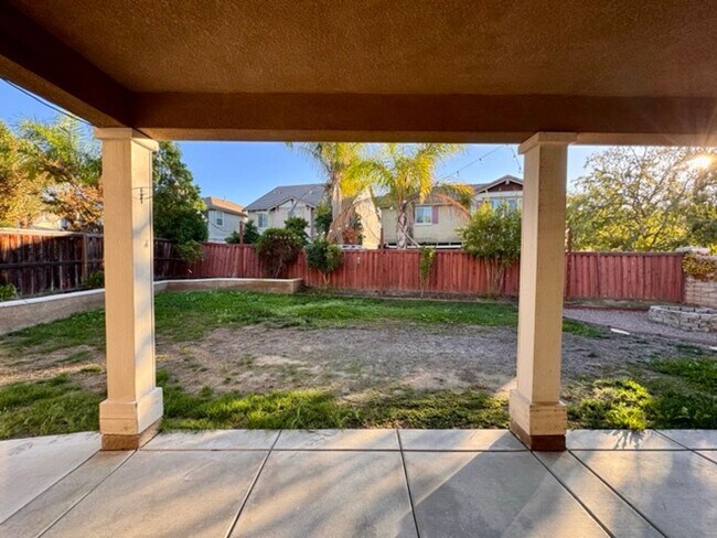 Building Photo - Beautiful Redhawk home located directly ac...