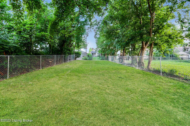 Building Photo - 4020 Larkwood Ave
