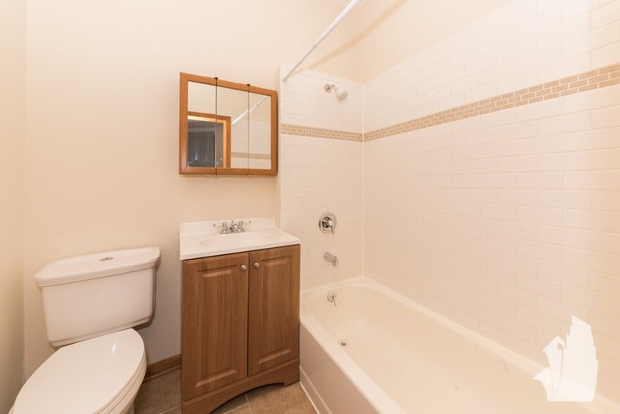 Building Photo - 1208 W Wrightwood Ave