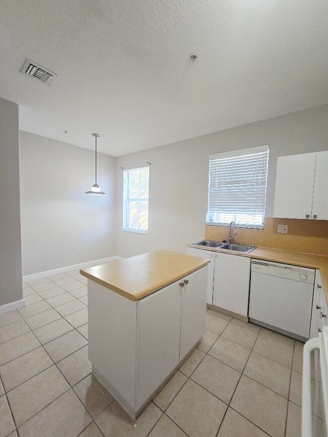 Building Photo - 3803 Shoma Dr