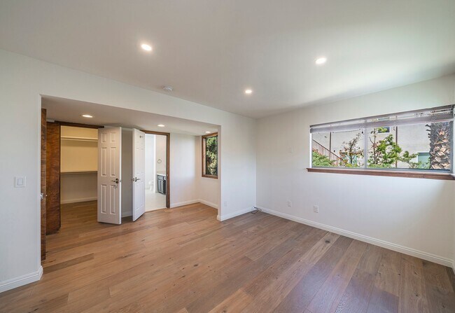 Building Photo - Beautifully Renovated Woodland Hills Home