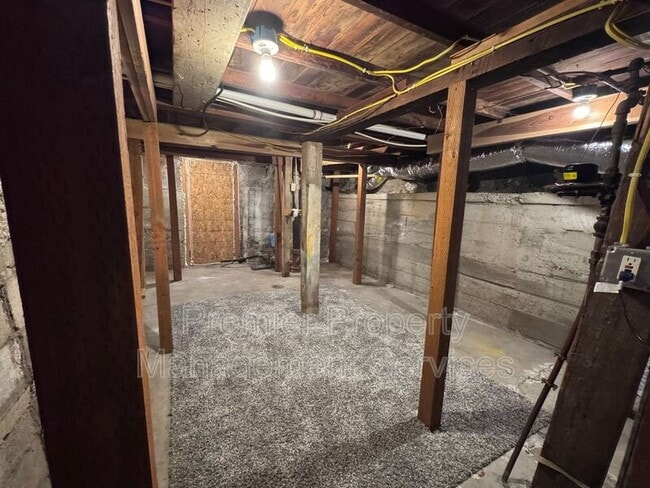 Building Photo - 427 Miles Ave