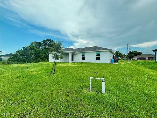 Building Photo - 202 NW 25th St