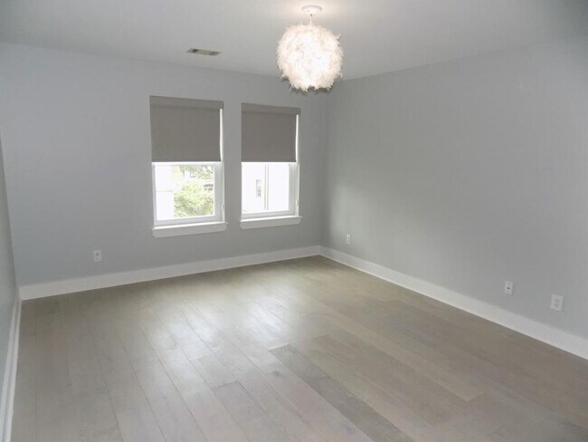 Building Photo - 4254 Bissonnet St